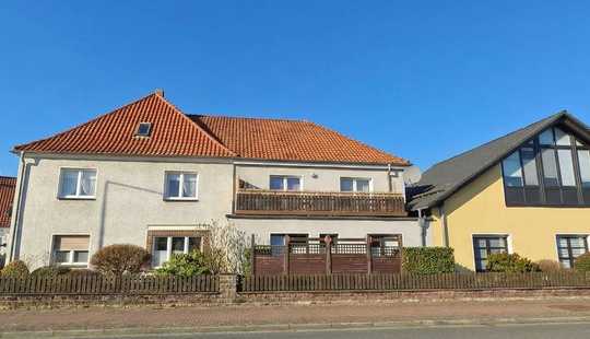 Bild von Uetze - Renditeimmobilie - 4-Familienhaus + Doppelhaushälfte + 3 Garagen