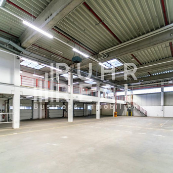 Vielseitig nutzbare Logistikflächen | Rampe | Büros | Außenfläche