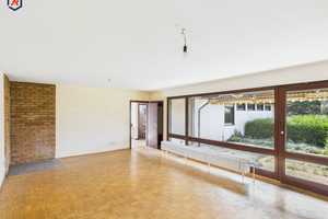 Walmdachbungalow mit Doppelgarage auf parkähnlichem Grundstück – Rhein-Erft-Kreis – Vorschaubild 2