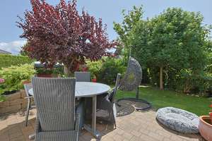 Komfortables Reihenhaus auf ruhigem Gartengrundstück mit Kamin, 4-Zi., Gäste-WC,  ausgb. DG, Voll-KG