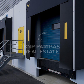 Lagerhallen mit Büro- und Ausstellungsflächen