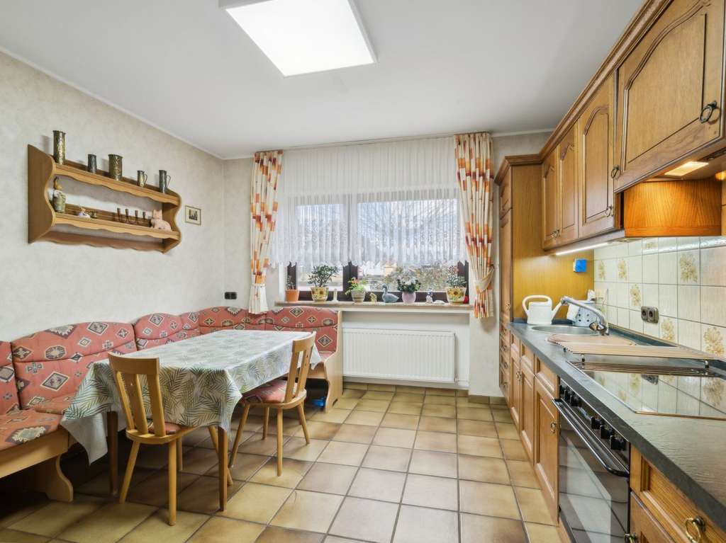 Immobilie in Kastel-Staadt - Raum für Generationen: Ihr teilmodernisiertes Zweifamilienhaus mit PV-Anlage in Kastel-Staadt - Bild 3