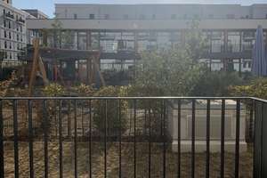 Hochparterre: Gepflegtes, möbliertes 1-Zimmer-Apartment mit Balkon, Küche und Tiefgaragenstellplatz – 60486 Gallus, Frankfurt am Main – Vorschaubild 3
