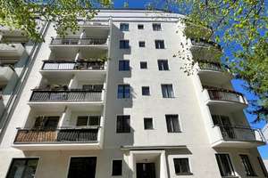 Aufzug und Balkon mit Blick auf den Maikäferplatz nahe Bayerischer Platz – Apostel-Paulus-Straße 16, 10825 Schöneberg, Berlin – Vorschaubild 3