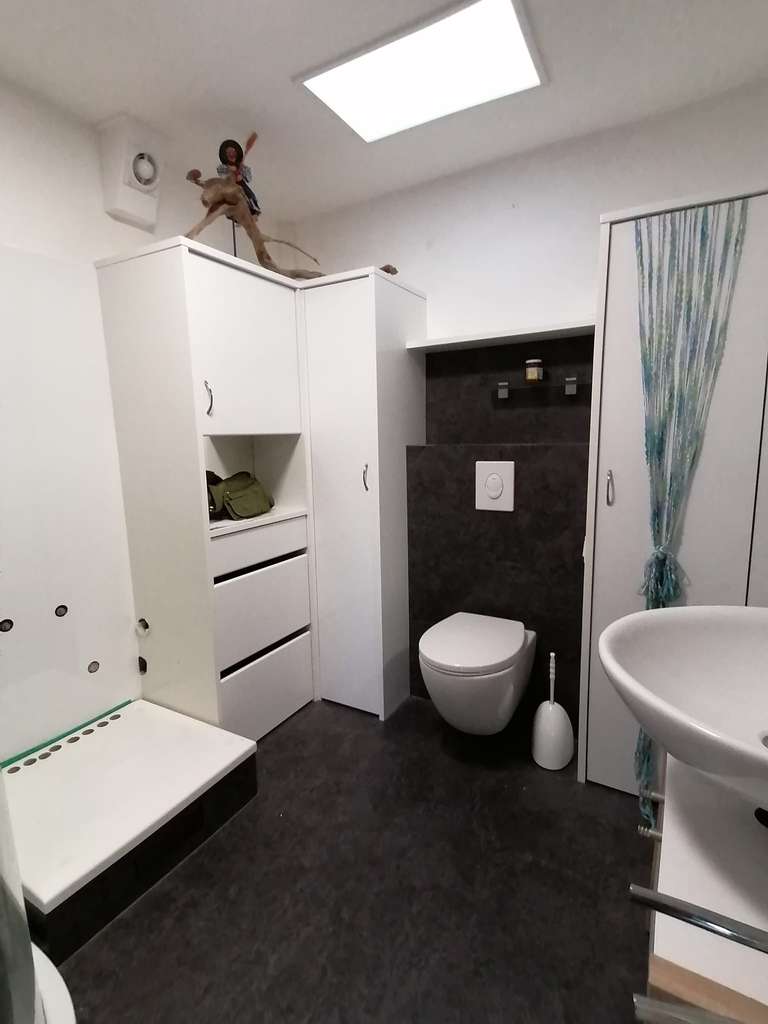 Immobilie in Ühlingen-Birkendorf - Attraktive 3-Zimmer-Dachwohnung in ruhiger Lage – frisch renoviert & sofort verfügbar - Bild 2