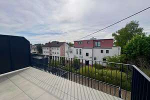 Junge, stilvolle Neubauwohnung als Erstbezug mit EBK, ablösefrei