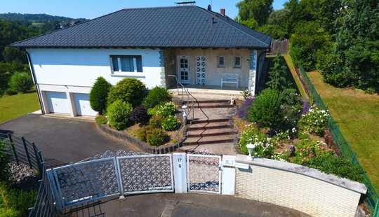 Bild von Repräsentatives Einfamilienhaus in ruhiger Traumlage mit Innenpool und hochwertiger Ausstattung