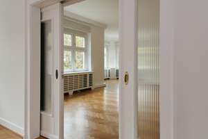 Herrschaftliche 6 Zimmer Altbauwohnung in erster Rheinlage auf der Cecilienallee! – Cecilienallee 46, 40474 Golzheim, Düsseldorf – Vorschaubild 7