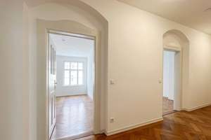 klassische 3 Zimmer-Altbauwohnung mit Balkon und historischem Fischgrätparkett - bezugsfrei – Die vollständige Adresse der Immobilie erhältst du vom Anbieter., 81371 Sendlinger Feld, München – Vorschaubild 2