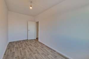 Noch ein paar Handgriffe und dann ist sie bereit! Ihre neue 3-Zimmer-Wohnung wartet! – 1169 Gorbitz-Ost, Dresden – Vorschaubild 9