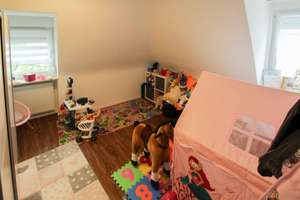 Hell, offen, großzügig – Dachgeschosswohnung mit Veranda &
Stauraum – Die vollständige Adresse der Immobilie erhältst du vom Anbieter., 70469 Lemberg/Föhrich, Stuttgart – Vorschaubild 8