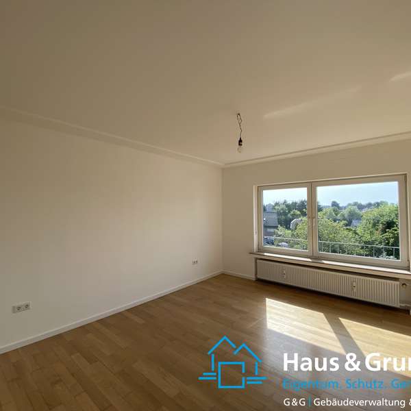 *** frisch renovierte 3-Zimmer-Wohnung - Echtholzparkett - Süd/West Balkon - Naturgarten ***
