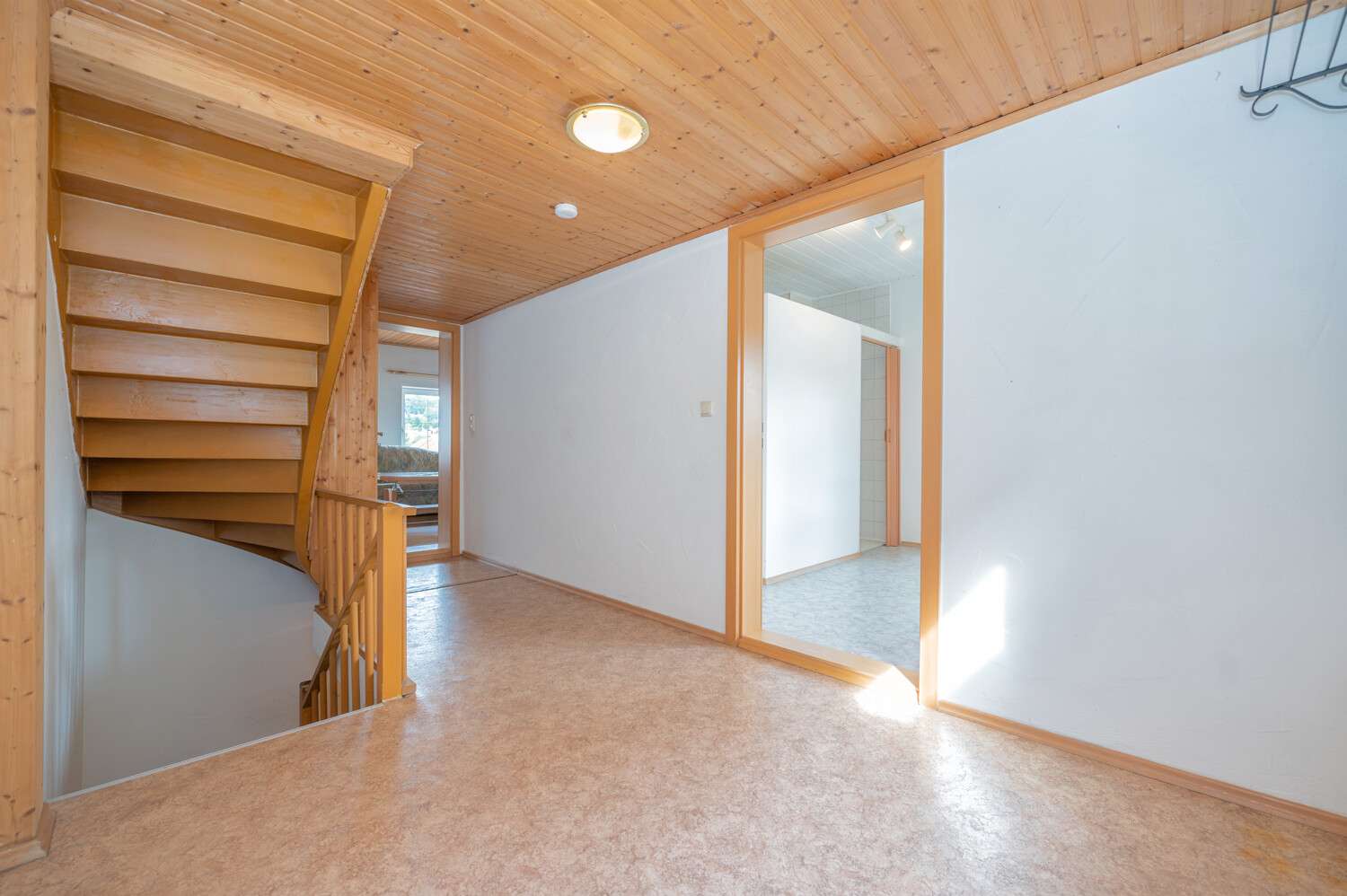 Immobilie in Pfarrkirchen - Großzügige Doppelhaushälfte mit Ausbaupotential und Werkstatt - Bild 5