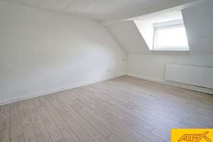 Dachgeschoß-Altbauwohnung mitten in der Neheimer City!