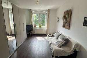 Charmante Doppelhaushälfte mit großem Garten, Terrasse, Carport in ruhiger Sackgassenlage – Dutzendriege 21a, 45309 Kray, Essen – Vorschaubild 3