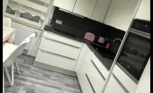 3 Zimmer- Wohnung komplett saniert