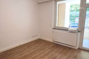 Renovierte 2-Zimmer-Erdgeschosswohnung mit Balkon in Wuppertal  – Hesselnberg 25, 42285 Barmen, Wuppertal – Vorschaubild 3