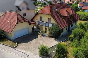 Traumhaftes Zweifamilienhaus mit Einliegerwohnung Vorbereitung, Garage und Glasfaser in Burgebrach – Die vollständige Adresse der Immobilie erhältst du vom Anbieter., 96138 Burgebrach – Vorschaubild 1