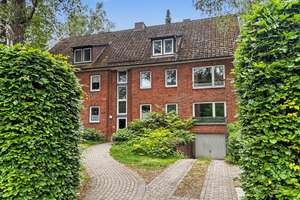 Ansprechendes Mehrfamilienhaus mit Entwicklungspotenzial und zusätzlichem Baufenster für zwei EFH