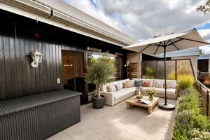 Penthouse mit zwei Dachterrassen, Schwimmbad, Sauna und TG-Stellplatz