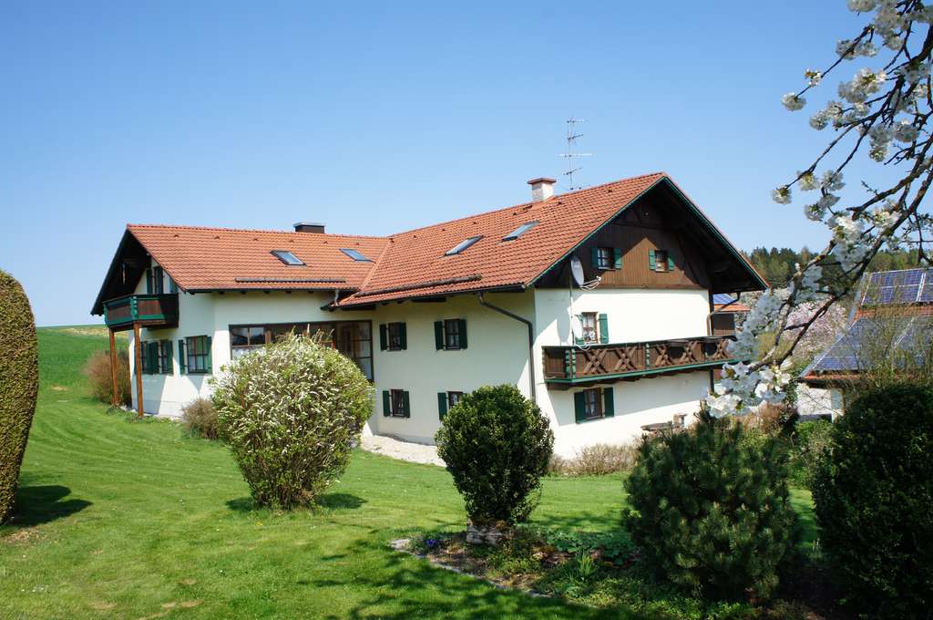 Immobilie in Bodenkirchen - ... traumhaft ruhige Alleinlage - Anwesen mit 330m² + Nebengebäuden auf ca. 7.000m² Grund ... - Bild 3