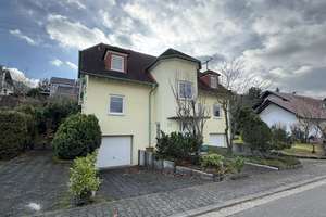 Zweifamilienhaus mit viel Platz und sonnigem Garten! – Die vollständige Adresse der Immobilie erhältst du vom Anbieter., 66892 Bruchmühlbach-Miesau – Vorschaubild 1