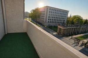 Bezugsfreie Citywohnung mit Balkon und traumhaftem Blick auf den Heinrich-von-Kleistpark – Die vollständige Adresse der Immobilie erhältst du vom Anbieter., 10783 Schöneberg, Berlin – Vorschaubild 3