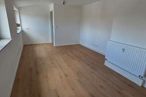 Frisch sanierte Dachgeschosswohnung in Erlangen-Sebaldussiedlung – Die vollständige Adresse der Immobilie erhältst du vom Anbieter., 91058 Sebaldus, Erlangen – Vorschaubild 2