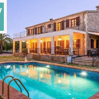 Willkommen in Ihrem ganz persönlichen Paradies auf Mallorca! Diese beeindruckende Finca bietet alles