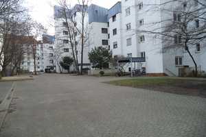 Renovierte, familienfreundliche 4-Zimmer-Wohnung mit Balkon – Kaulbachstr. 7, 90408 Nürnberg – Vorschaubild 1