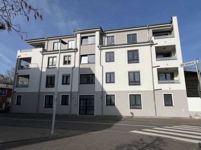 großzügig geschnittene Eigentumswohnung mit Balkon u. Dachterrasse