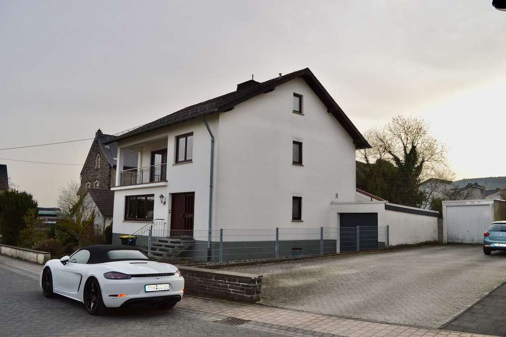 Immobilie in Nickenich - Gepflegtes Einfamilienhaus mit viel Platz für Ihr Familienleben - Bild 1