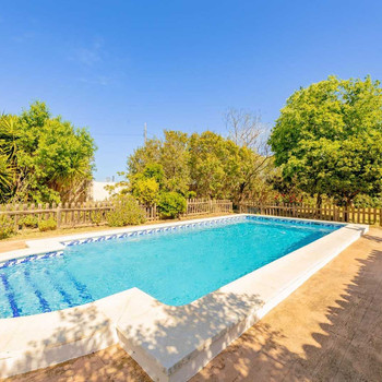 Wie im Urlaub leben – Chalet mit Pool und Garten, alles auf einer Ebene