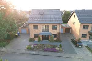 Vielseitiges Raumwunder mit Einlieger-Option & innovativer Solarthermie – Matthias-Curt-Str. 47, 50374 Erftstadt – Vorschaubild 1