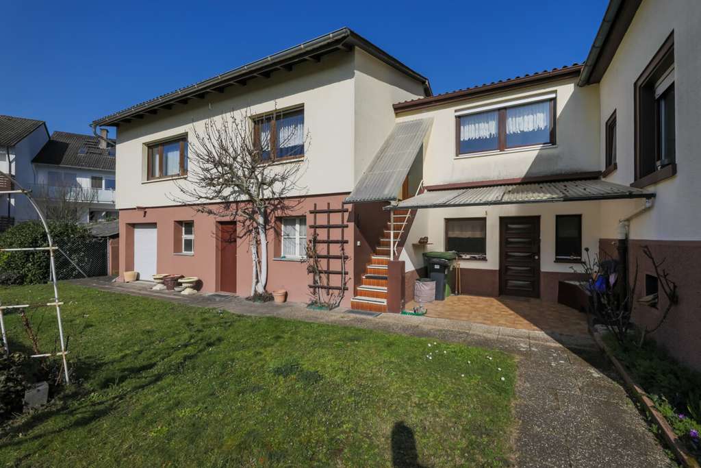 Immobilie in Linkenheim-Hochstetten - Einfamilienhaus mit großem Grundstück in ruhiger Lage von Linkenheim - Bild 2