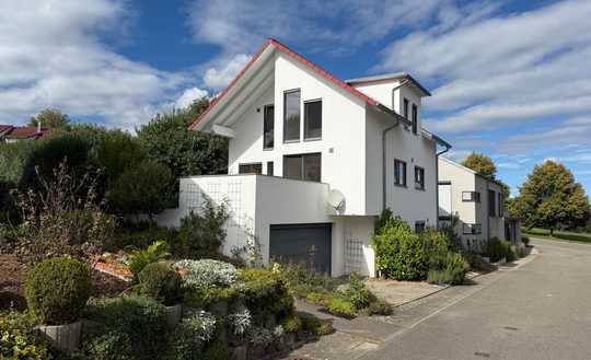 Einziehen und Wohlfühlen - modernes und helles Einfamilienhaus mit großer Garage