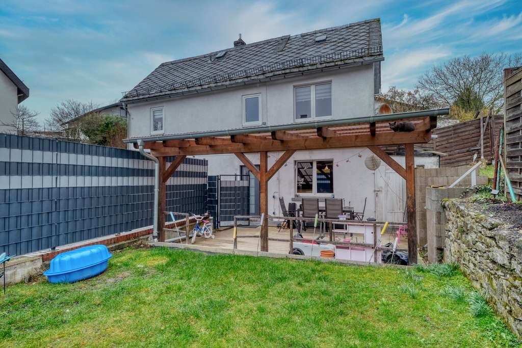 Immobilie in Greifenstein - Umfangreich modernisiertes Einfamilienhaus mit Garten und Garage - provisionsfrei - Bild 1