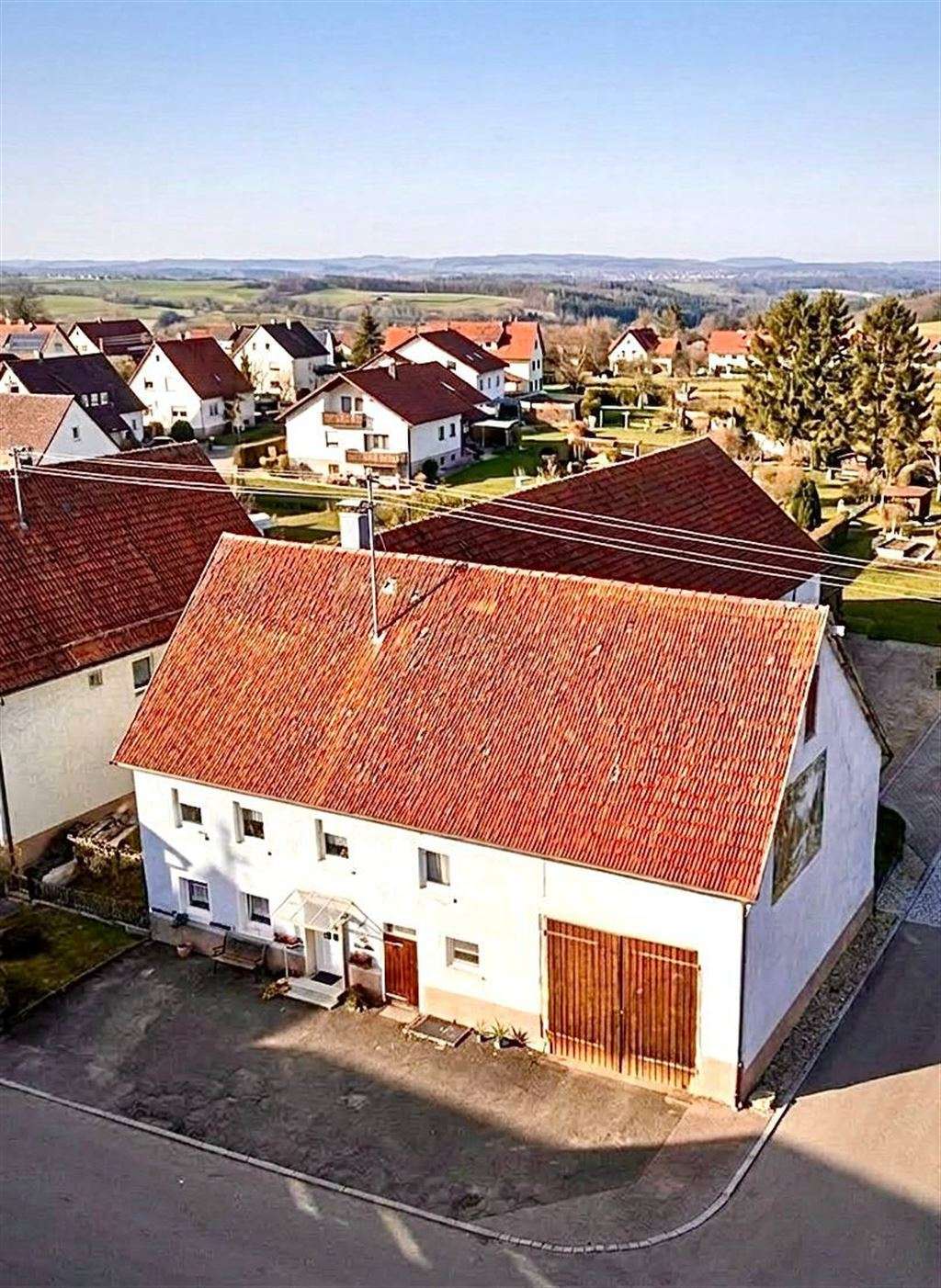 Wohn-Bauernhaus mit Ausbaureserve, Scheune, Garage und Stellplätzen in Hörschwag, Zollernalbkreis – Bild 1