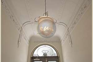 Nähe Mediaspree: Helle, moderne 2-Zimmer-Altbauwohnung mit Westbalkon, mögliche Bruttorendite 4,10 %