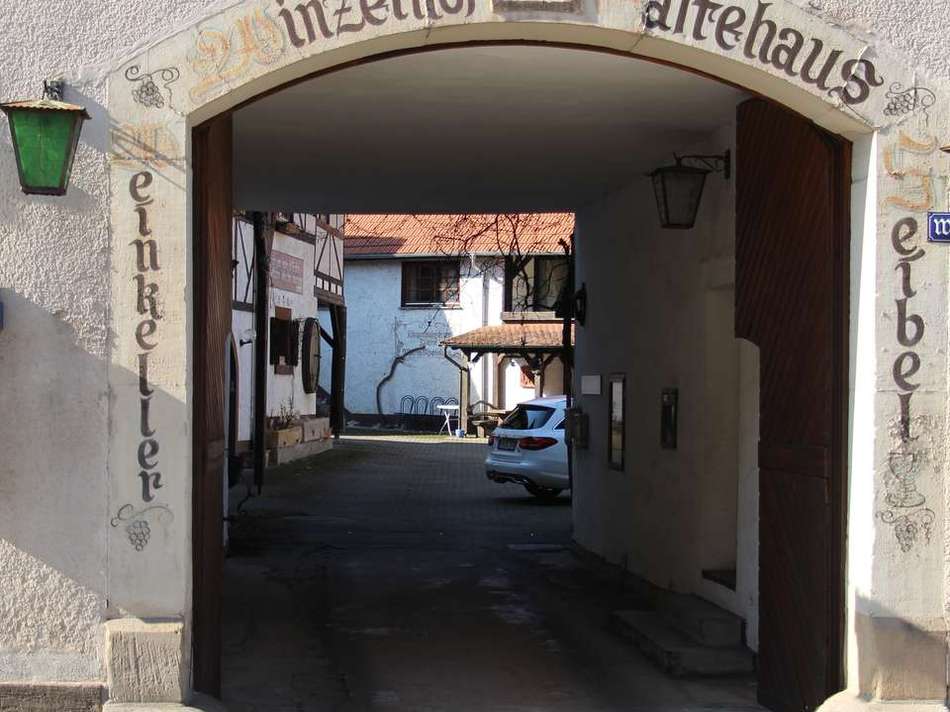 Historische Hofeinfahrt