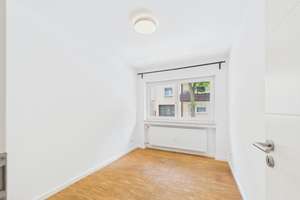 Schöne 4-Zimmer-Wohnung mit Gartenblick & Tiefgaragenstellplatz in Karlsruhe-Weststadt/Mühlburg – Die vollständige Adresse der Immobilie erhältst du vom Anbieter., 76185 Mühlburg, Karlsruhe – Vorschaubild 5