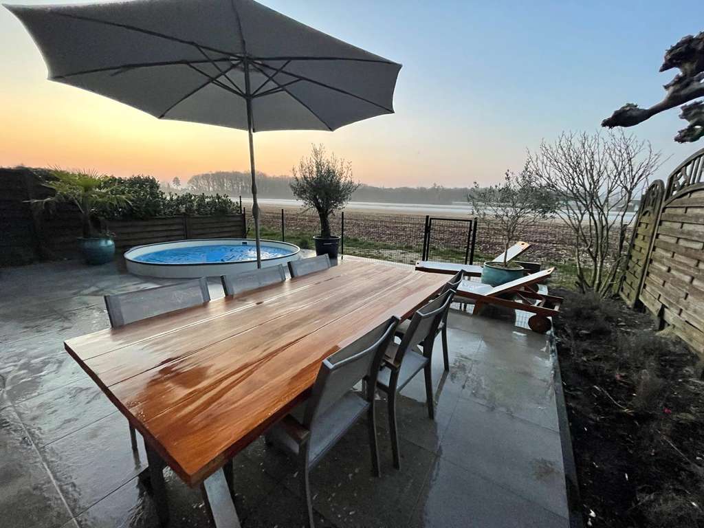 Immobilie in Niederkrüchten - Ihr neues „Haus im Haus“: Feldrand-Idylle mit Pool-Oase in Elmpt - Bild 1