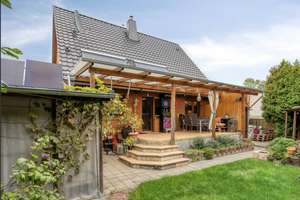 RESERVIERT: Gemütlich leben: Modernisiertes Einfamilienhaus mit Garten und Kamin – Schulstraße 1, 50374 Erftstadt – Vorschaubild 1