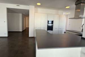 Penthouse-Flair mit großzügiger Sonnenterrasse, Licht, Raum und traumhaftem Ausblick! – Die vollständige Adresse der Immobilie erhältst du vom Anbieter., 80809 Am Riesenfeld, München – Vorschaubild 4