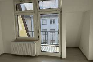 Schöne 2-Zimmer-Dachgeschoss-Wohnung mit zwei Balkonen