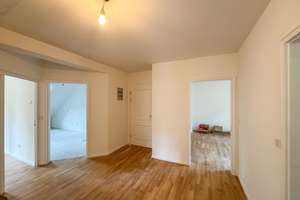 Modernisierte 3-Zimmer Dachgeschoss Wohnung - 2 Balkone + 2 Badezimmer – Waldschmidtstraße 5, 81545 Harlaching, München – Vorschaubild 24