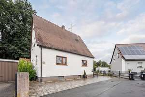 Einfamilienhaus mit Potenzial: Gestalten, modernisieren und wohlfühlen! – Die vollständige Adresse der Immobilie erhältst du vom Anbieter., 90427 Boxdorf, Nürnberg – Vorschaubild 1