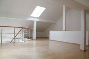 Fürth: Schöne 2 Zimmer-ETW mit Galerie, Balkon und 2 vollwertigen PKW-Stellplätzen – Die vollständige Adresse der Immobilie erhältst du vom Anbieter., 90763 Nördliche Südstadt, Fürth – Vorschaubild 3