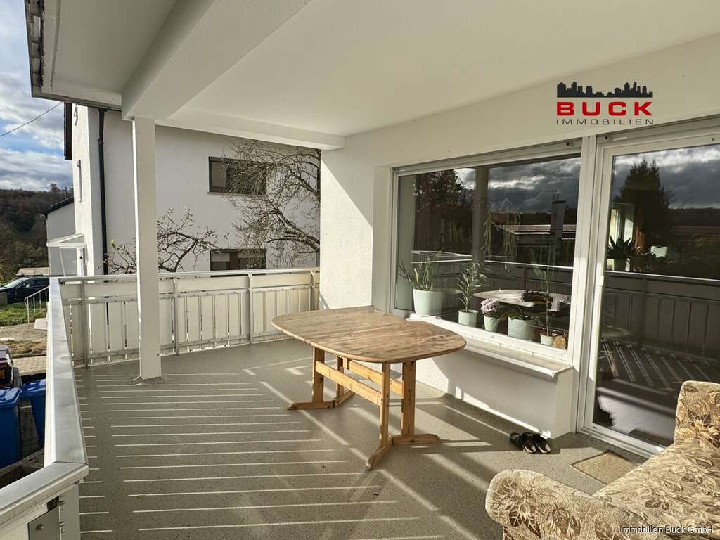 Immobilie in Lonsee - Ein Traum für Ihre Familie! 
Sofort bezugsfähiges Einfamilienhaus mit viel Platz und schönem Garten - Bild 2