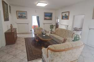## Schöner Bungalow in ruhiger Lage # Terrasse & Garten # Lagerhalle & Hof # 6 Garagen # 8 PKW-ST ## – Die vollständige Adresse der Immobilie erhältst du vom Anbieter., 76437 Rastatt – Vorschaubild 2